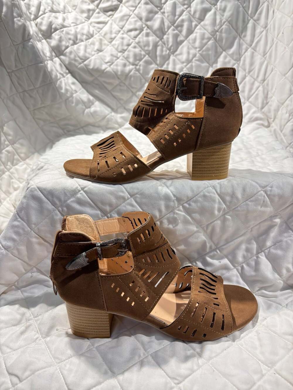 Women's Brown Faux Suede Cut-Out Block Heel Sandals with Buckle Strap and Back Z